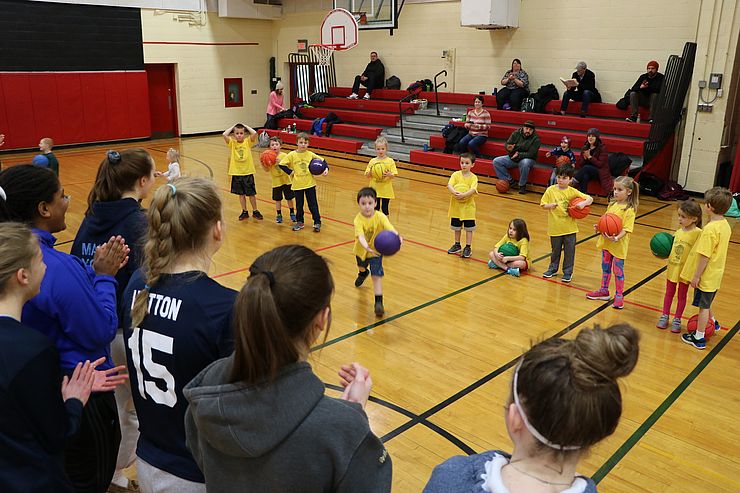 Pee Wee basketball players and their fans